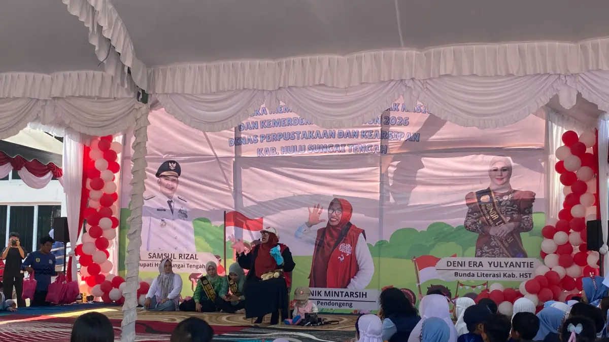 LITERASI: Ratusan siswa antusias ikut Murakata Mendongeng. (Foto: Jamaluddin/Radar Banjarmasin).