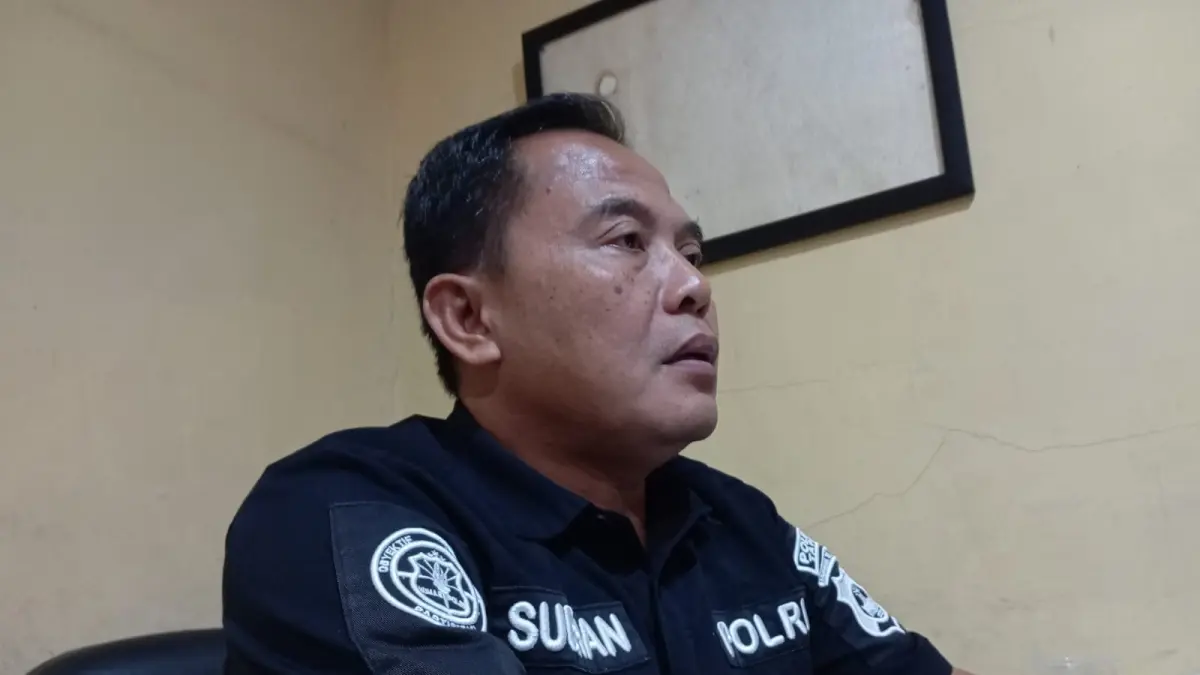 BERI KETERANGAN: Kasi Humas Polres Tapin Ipda Imam Subhan memberikan keterangan terkait kasus Karhutla di Tapin.
Foto Rasidi Fadli&nbsp;
