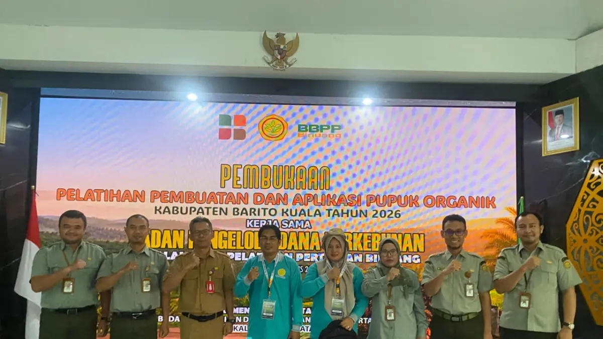 PEMBUKAAN: Pembukaan Pelatihan Pembuatan dan Aplikasi Pupuk Organik bagi Pekebun Sawit oleh Balai Besar Pelatihan Pertanian (BBPP) Binuang bersama Badan Pengelola Dana Perkebunan (BPDP).