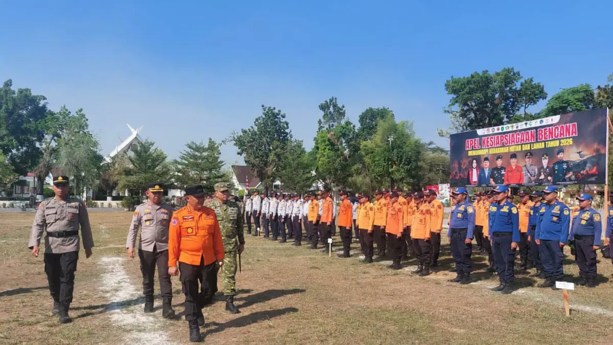 APEL: Bupati HST, Samsul Rizal cek kesiapan petugas pemadam Karhutla, Jumat (28/8/2026).(Foto: Jamaluddin/Radar Banjarmasin)