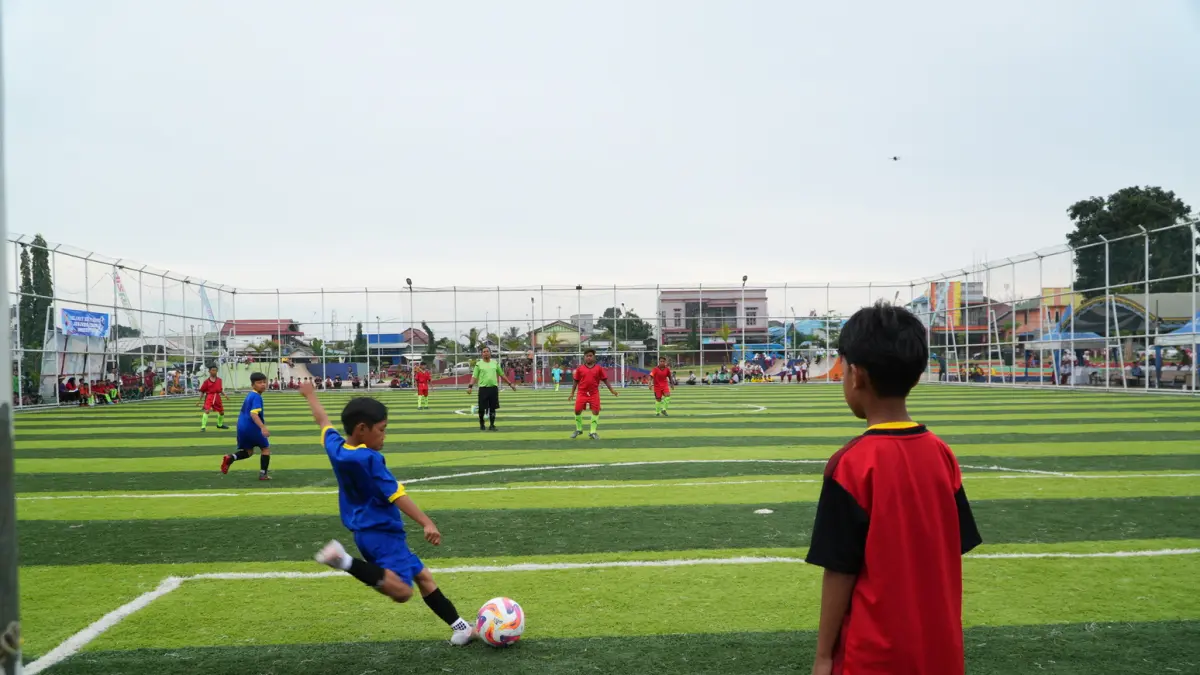 BAKAL MERIAH : Turnamen mini soccer yang digelar Dispora Tala untuk tingkat SD pada tahun 2025 lalu. (Foto : Diskominfostasan Tala)