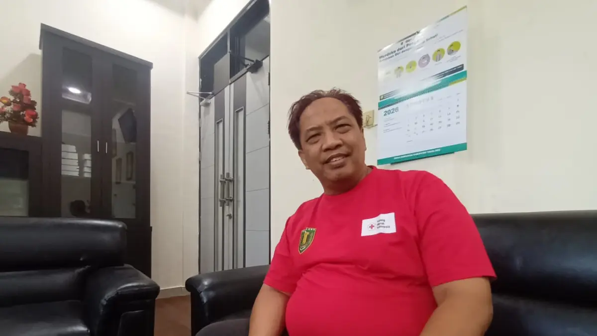 SIAGAKAN DOKTER : Ketua IDI Tabalong, Agus Suseno menjelaskan keterlibatan IDI dalam penanganan kabut asap dan kekeringan yang dapat menyebabkan Ispa. (Foto &nbsp;: Ibnu Dwi Wahyudi/Radar Banjarmasin)