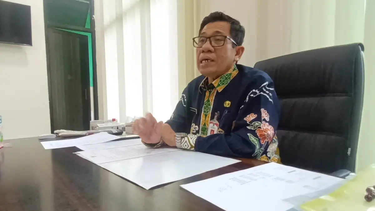 SIAP BAGI MASKER: Kepala Dinkes Tabalong Ahmad Baihaqi menjelaskan rencana membagikan masker ke masyarakat.&nbsp;
