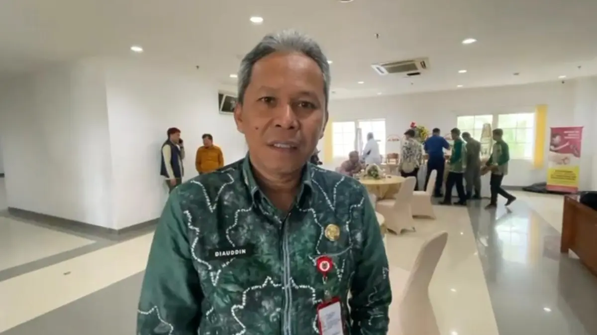 WAWANCARA: Kadinkes Kalsel dr. Diauddin saat diwawancara (Sheilla/Radar Banjarmasin) 
