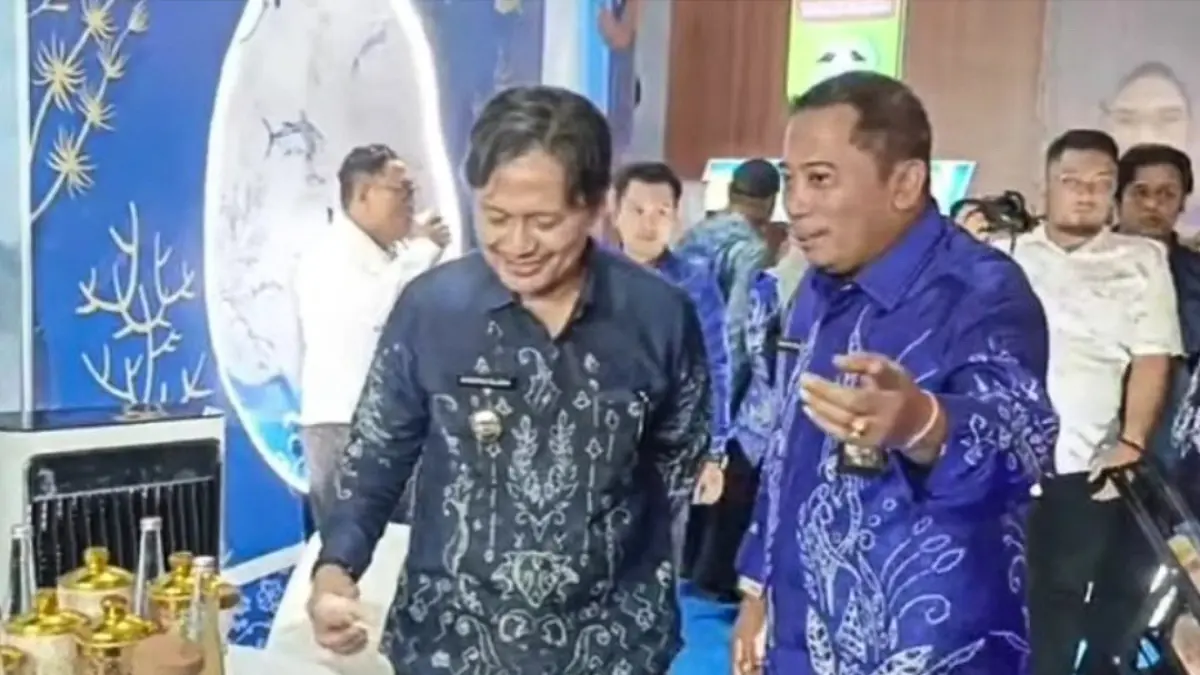 KUNJUNGAN: Wakil Gubernur Kalsel, Hasnuryadi Sulaiman memantau langsubg stan Dislautkan Kalsel.(Foto: Dislautkan Kalsel) 