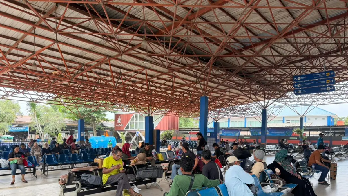 LANCAR: Aktivitas pelabuhan Trisakti Banjarmasin tetap lancar meski sedang musim kabut asap.(Foto: Pelindo)
