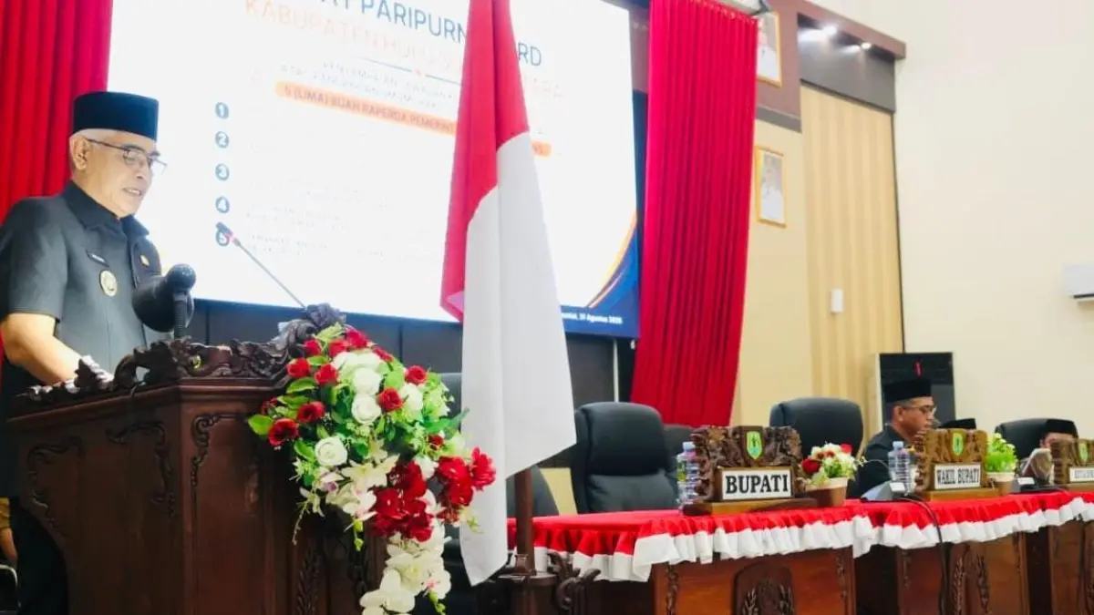 HADIR: Wakil Bupati HSU Hero Setiawan menyampaikan jawaban kepala daerah atas pandangan umum fraksi-fraksi DPRD terhadap lima Raperda dalam Rapat Paripurna ke-21 DPRD HSU, Senin (31/8/2026). (Foto: M Akbar)&nbsp;