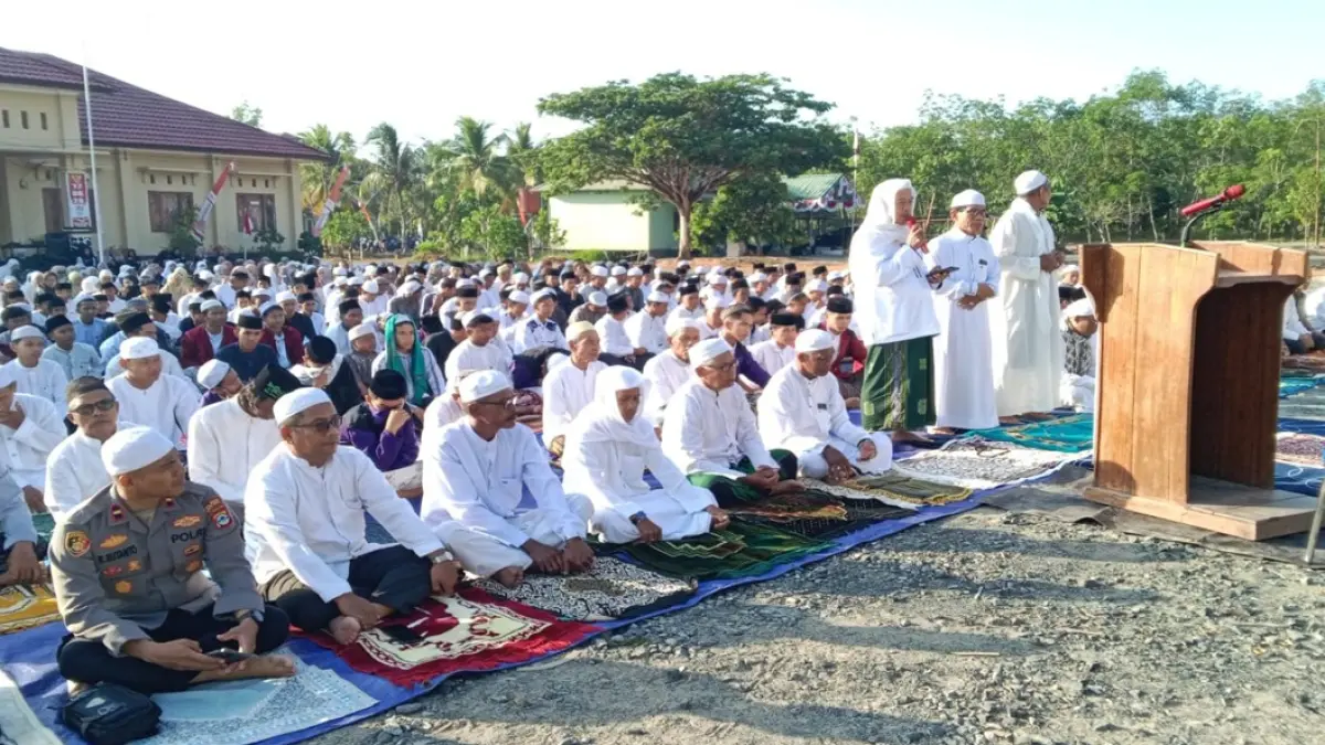 BERMUNAJAD: Forkopimcam Tamban bersama masyarakat melaksanakan Salat Istisqa untuk memohon turunnya hujan dan dijauhkan dari musibah karhutla.