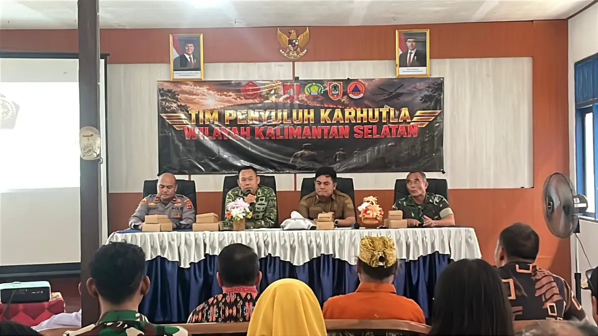 Kolonel Arh Riyanto Budi Nugroho, Tim Penyuluh Karhutla Mabes TNI menekankan bahaya Karhutla.
(Foto &nbsp;: Kodim 1008 Tabalong/Radar Banjarmasin)
