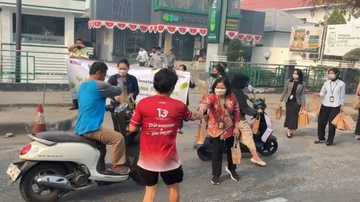 PEDULI:Pegadaian bagikan 2200 paket kesehatan ke masyarakat Kalsel dan Kalteng.&nbsp;
