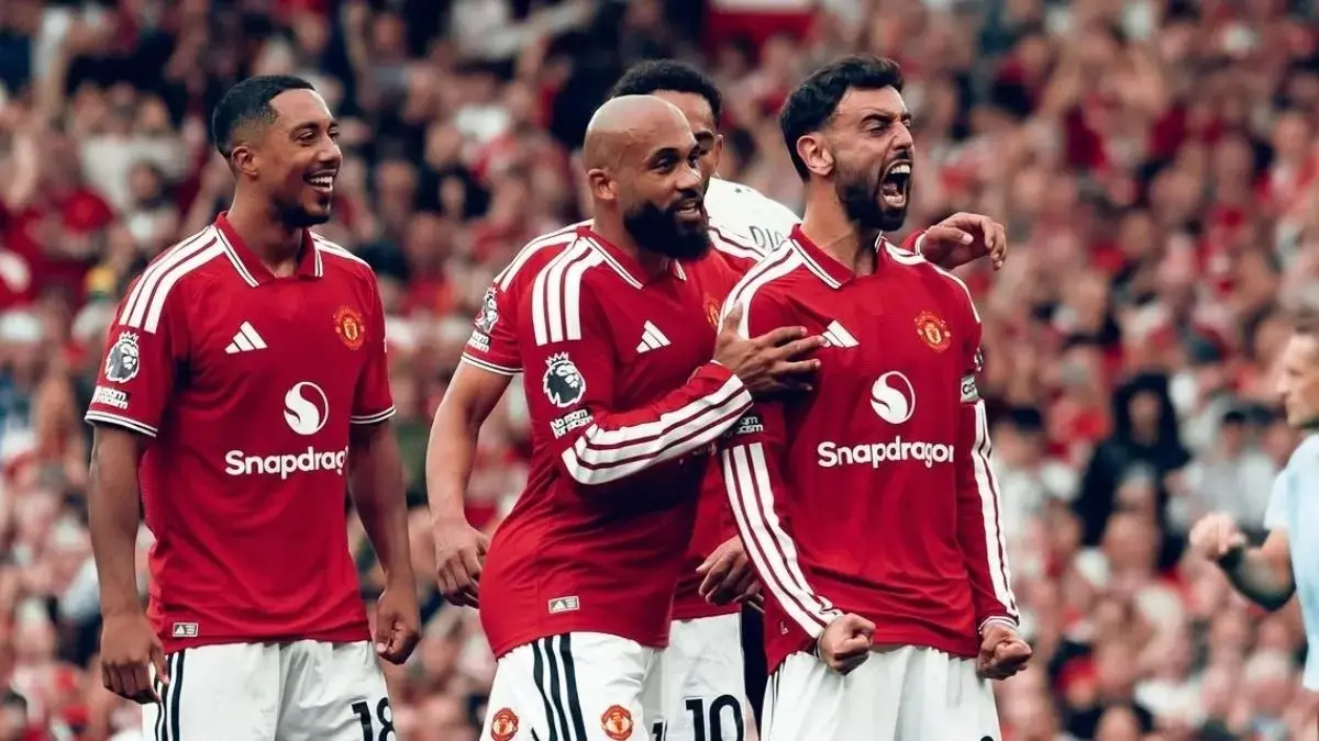 PESTA GOL: Hattrick Bruno Fernandes bawa Manchester United menang 5-2 atas Ipswich Town di Old Trafford, Minggu (31/8).&nbsp;
(@manutd/Instagram)