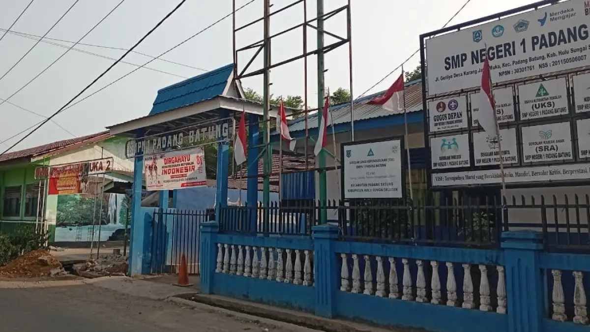 SEPI: Aktivitas di sekolah SD dan SMP sepi, karena siswa menjalani Pembelajaran Jarak Jauh (PJJ) pada Selasa (1/9/2026).