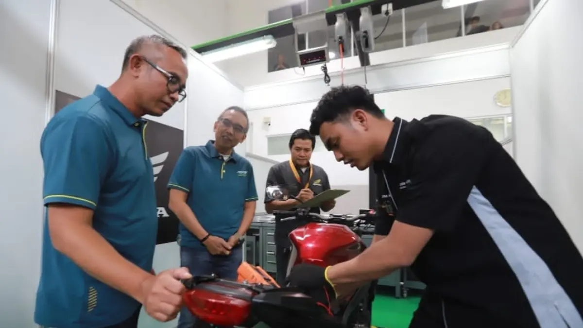 TERBAIK: Dedy Forqan, teknisi PT Trio Motor jadi teknisi Big Bike terbaik nasional di ajang AHM-TSC 2026.(Foto: PT Trio Motor) 
