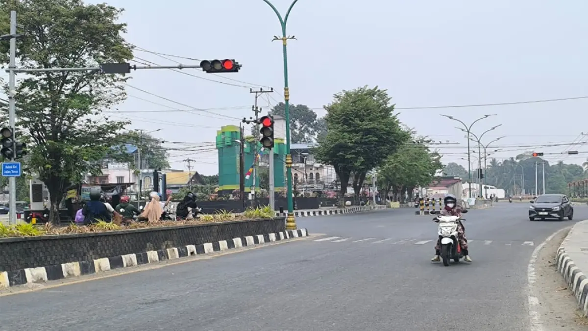 KONDISI UDARA MEMBAIK: Suasana pandangan langit di salah satu kawasan di Kabupaten Balangan yang mulai terbebas dari kepungan kabut asap sisa kebakaran lahan pada Selasa (1/9/2026) pagi. Kualitas udara kini kembali ke kategori sedang setelah sempat menyentuh level berbahaya pada akhir pekan lalu. 