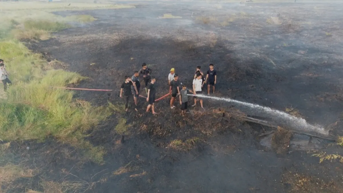 PADAMKAN API: Para relawan yang bertugas dalam memadamkan kebakaran hutan dan lahan akan dilaksanakan pemeriksaan kesehatan. (Foto Pusdalops BPBD Tapin)&nbsp;