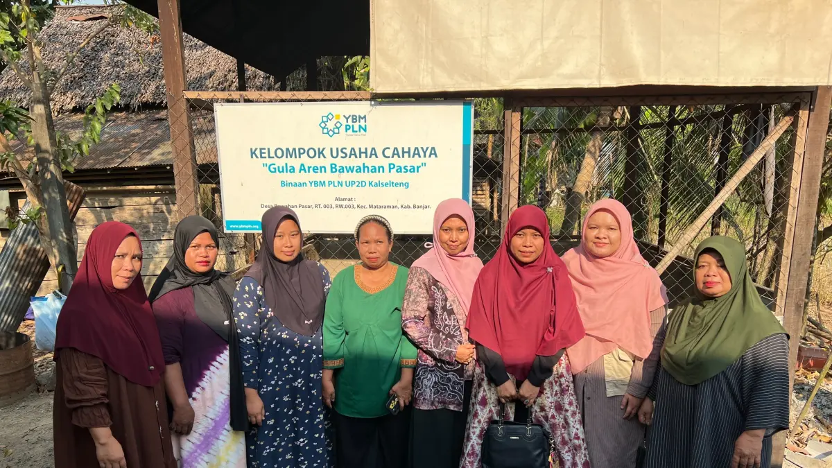 PENDAMPINGAN: YBM PLN Kalselteng terus mendorong kemandirian ekonomi masyarakat melalui program pemberdayaan UMKM Kelompok Usaha Cahaya Gula Aren di Desa Bawahan Pasar, Kabupaten Banjar, melalui kegiatan pendampingan pengembangan produk, Kamis (27/8/2026).