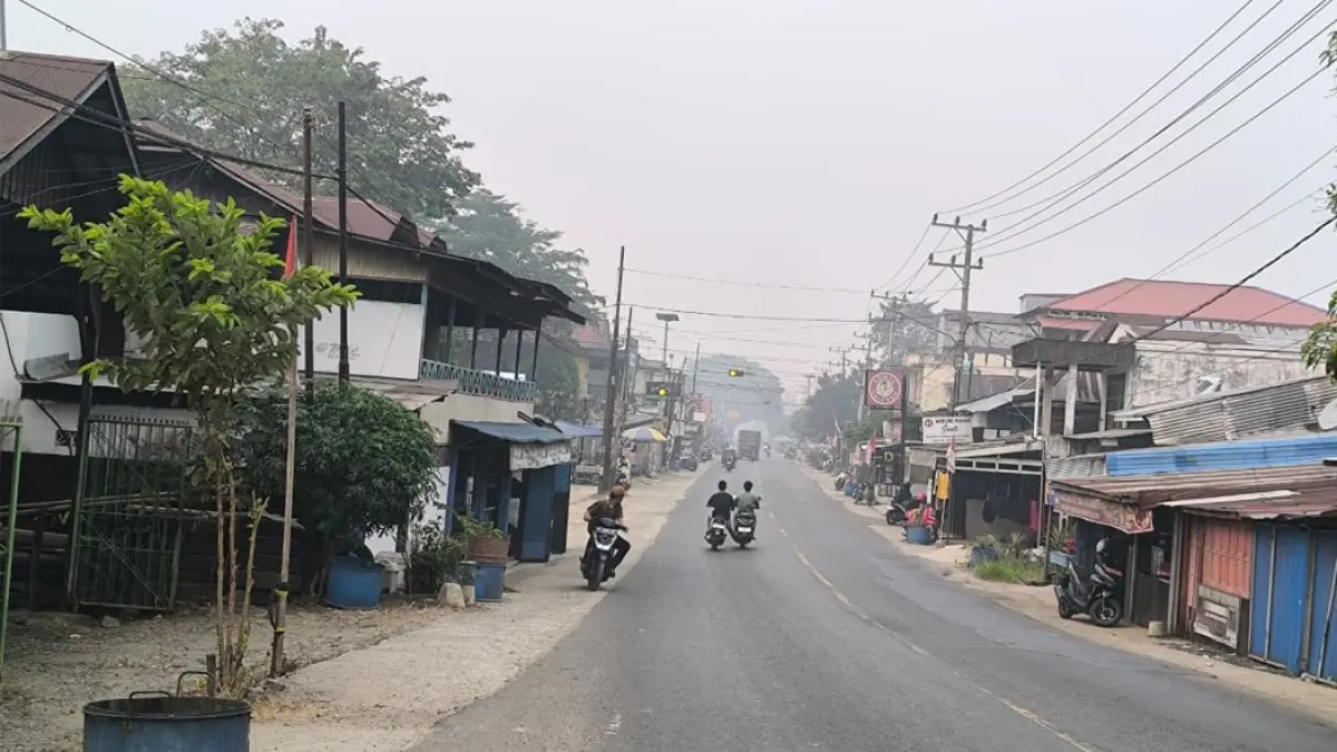 DAMPAK KABUT ASAP: Kondisi langit Kabupaten Balangan yang diselimuti kabut asap sisa kebakaran lahan. Dinkes Balangan mencatat 10.637 kasus ISPA sepanjang tahun ini.