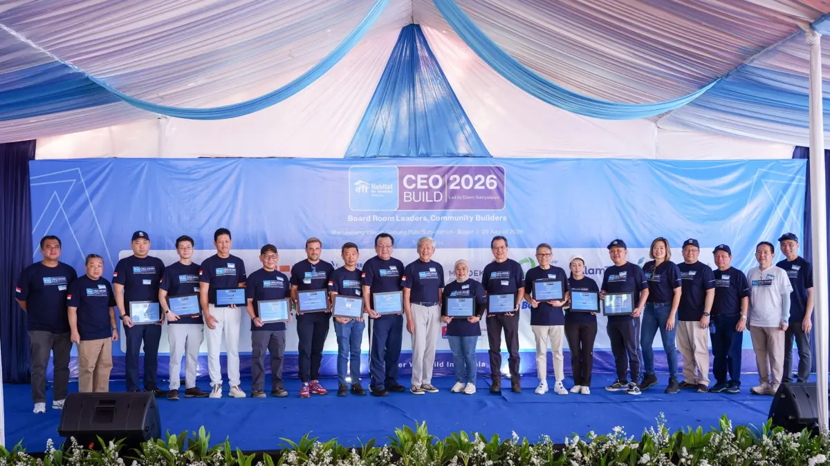 FOTO BERSAMA: Jajaran CEO Adaro dan AlamTri Group berpose bersama disela CEO Build 2026 dengan tampil semangat.