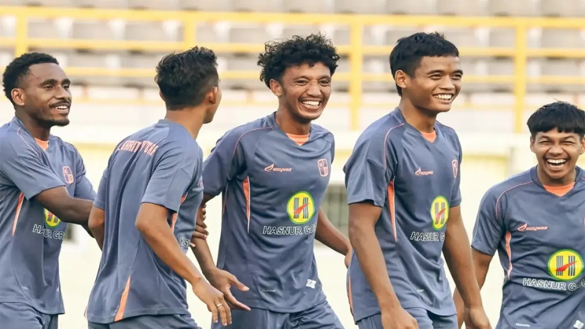 KEBERSAMAAN: Skuat Barito Putera menjalani sesi latihan fisik di Stadion 17 Mei Banjarmasin usai menjalani masa TC Yogyakarta dan libur singkat.