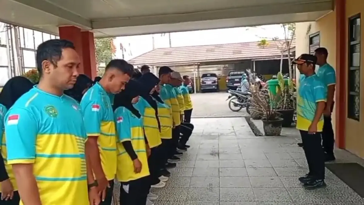 PELEPASAN: Kontingen NPC Tapin yang berlaga di Kejurprov saat dilepas depan kantor Dispora Kabupaten Tapin.
Foto Dispora Tapin&nbsp;