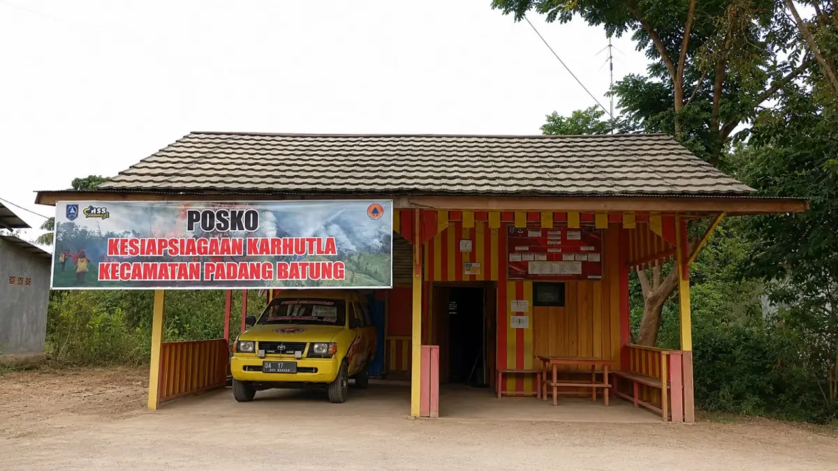 Posko PMK Pangdam, salah satu unit yang disiagakan penanganan karhutla di zona Kecamatan Padang Batung, Loksado, Telaga Langsat, dan Angkinang. (Foto: M Padil Ihsan/Radar Banjarmasin)&nbsp;