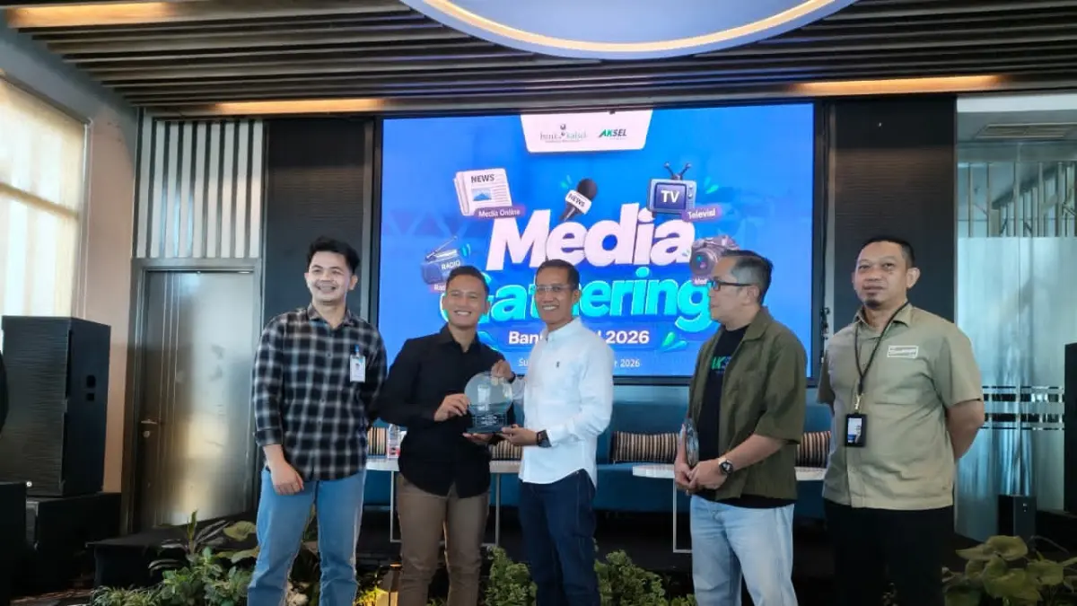 PRESTASI: Bank Kalsel berikan apresiasi kepada Cabang Tanjung sebagai pengelolaan CSR terbaik.(Foto: Raudah Anisya/Radar Banjarmasin)&nbsp;&nbsp;