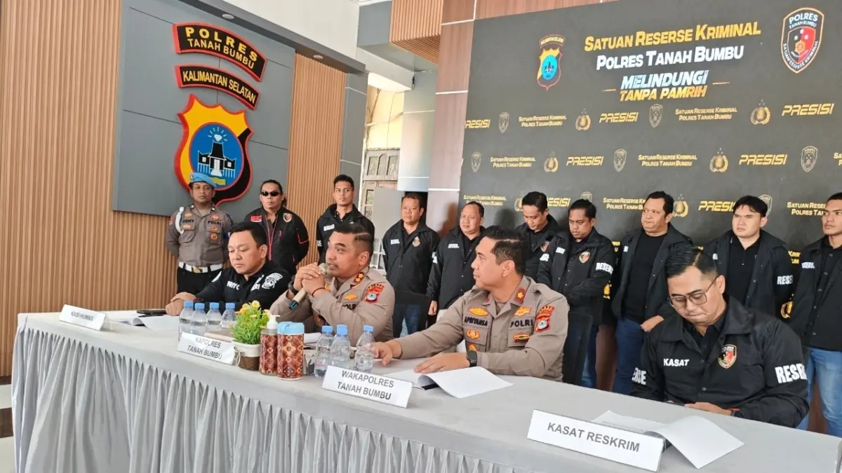 UNGKAP PERKARA: Kapolres Tanah Bumbu AKBP Novy Adi Wibowo saat merilis pengungkapan kasus pembunuhan di Polres Tanah Bumbu, Kamis (3/9/2026). (Foto: Zulqarnain/Radar Banjarmasin)