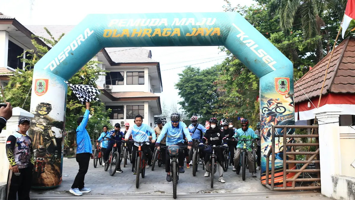 Peserta fun gowes dalam rangkaian peringatan Milad ke-49 BKPRMI Kalimantan Selatan yang diikuti sekitar 100 peserta. (M Idris Jian Sidik)