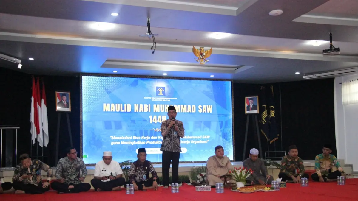 SAMBUTAN: Kepala Kanwil Kemenkum Kalsel, Alex Cosmas Pinem berharap dengan peringatan Maulid Nabi Muhammad SAW, kinerja para personel Kemenkum Kalsel bisa semakin ditingkatkan.(Foto: Humas Kanwil Kemenkum Kalsel) 