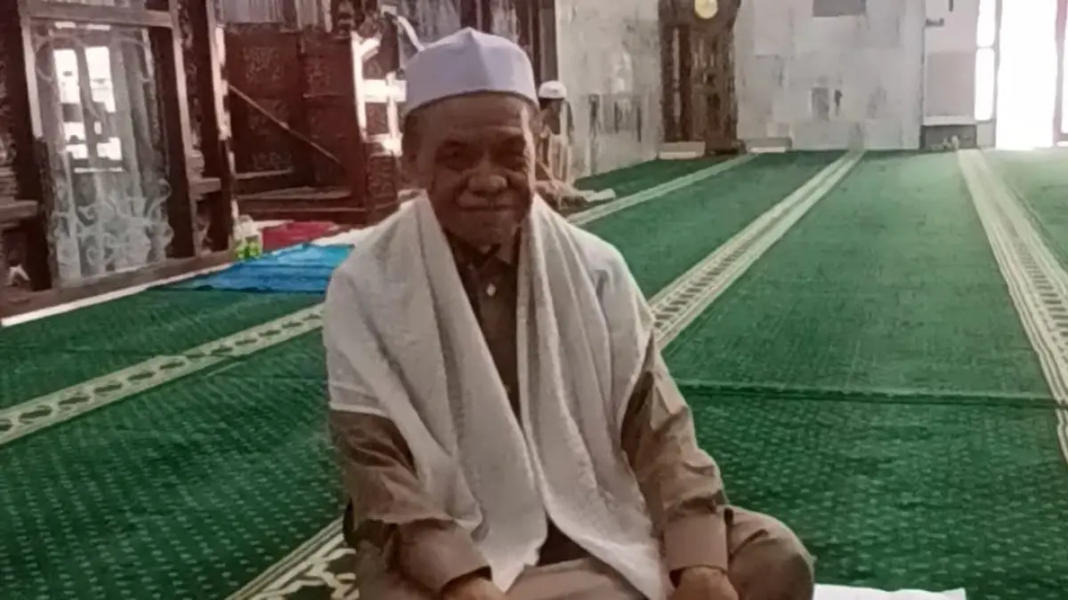 SYUKUR: Ketua MUI Tabalong, KH Sabilarrusdi saat mengajak masyarakat bersyukur dan merenung. (Foto &nbsp;: Ibnu Dwi Wahyudi/ Radar Banjarmasin)