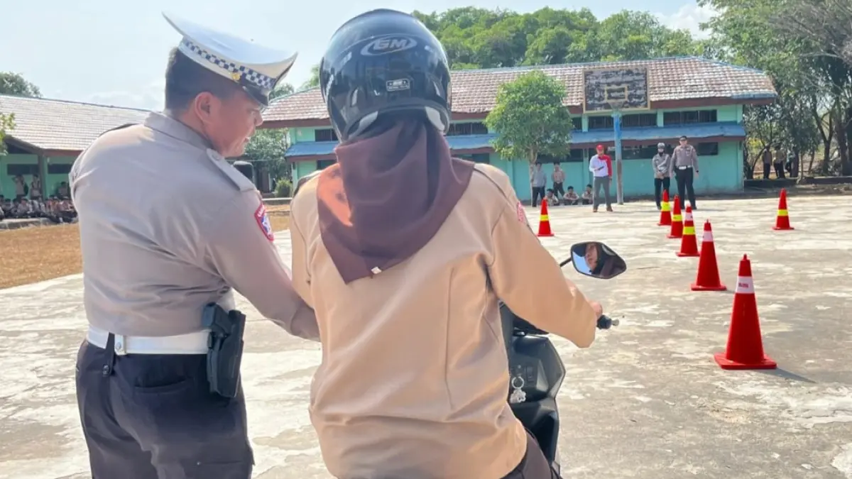 UJI COBA: Pelajar SMKN 1 Takisung saat mengikuti kegiatan edukasi dari pihak Sat Lantas Polres Tala.