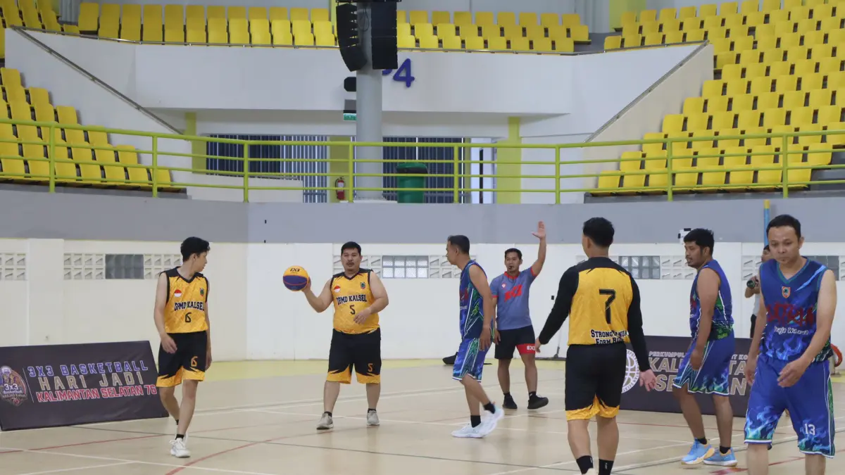 BASKET: Suasana pertandingan 3X3 Basketball Harjad Kalsel 76 yang digelar Perkumpulan Bola Basket Korpri Kalimantan Selatan di GOR Babussalam Banjarbaru. (M Idris Jian Sidik)