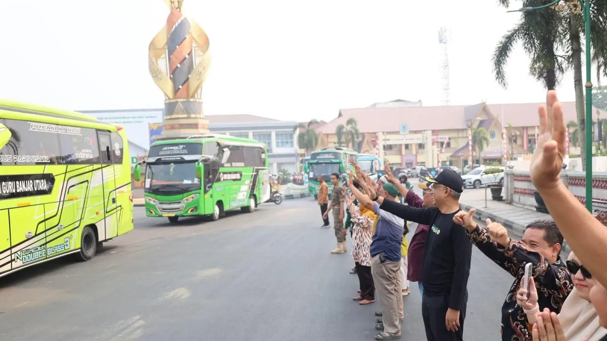 HARU: Wabup HSU Hero Setiawan atau Iwan Alabio melepas kepulangan mahasiswa KKN dan Magang Fakultas Pertanian ULM menuju Banjarmasin, Sabtu (5/9/2026). (Foto: Pemkab HSU)