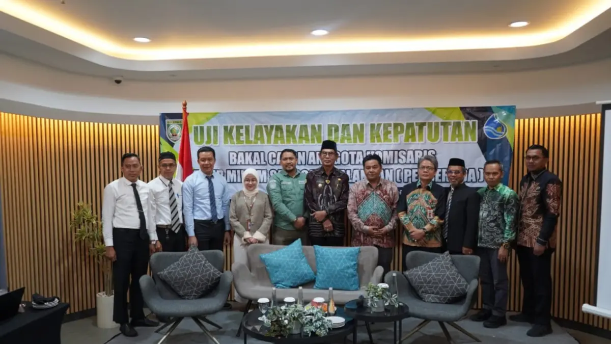 UJI KEPATUTAN: Lima kandidat calon Komisaris PT Air Minum Sanggam Balangan saat menjalani tahapan asesmen dan pengujian kompetensi manajerial di Kota Banjarbaru. (Shidiq untuk Radar Banjarmasin)