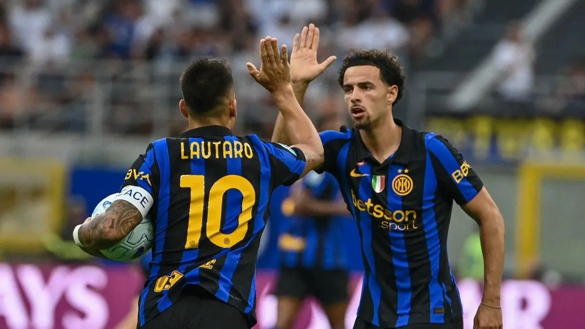 MERAYAKAN: Penyerang Inter Milan, Lautaro Martinez, merayakan bersama Curtis Jones setelah mencetak gol pertama timnya dalam pertandingan sepak bola Serie A Italia melawan Napoli di Stadion San Siro, Milan, pada 5 September 2026.
(foto: AFP/ISABELLA BONOTTO)