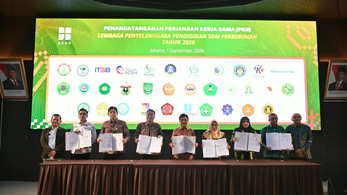 MOMEN: ULM bersama Perguruan Tinggi lainnya dan BPDPKS berfoto bersama setelah penandatanganan kerja sama program beasiswa SDM Perkebunan Kelapa Sawit 2026 di Jakarta.