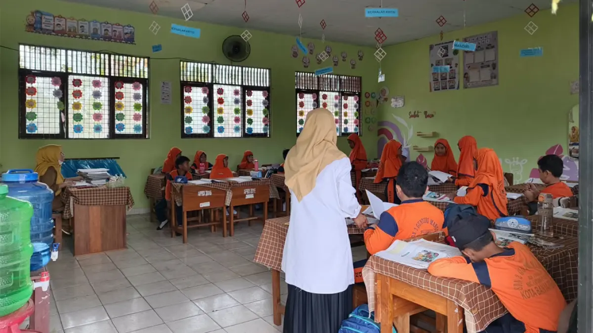 ‎TATAP MUKA: Pembelajaran di SDN 2 Guntung Manggis Banjarbaru sudah berlangsung PTM dengan penyesuaian jam masuk karena kabut asap.
