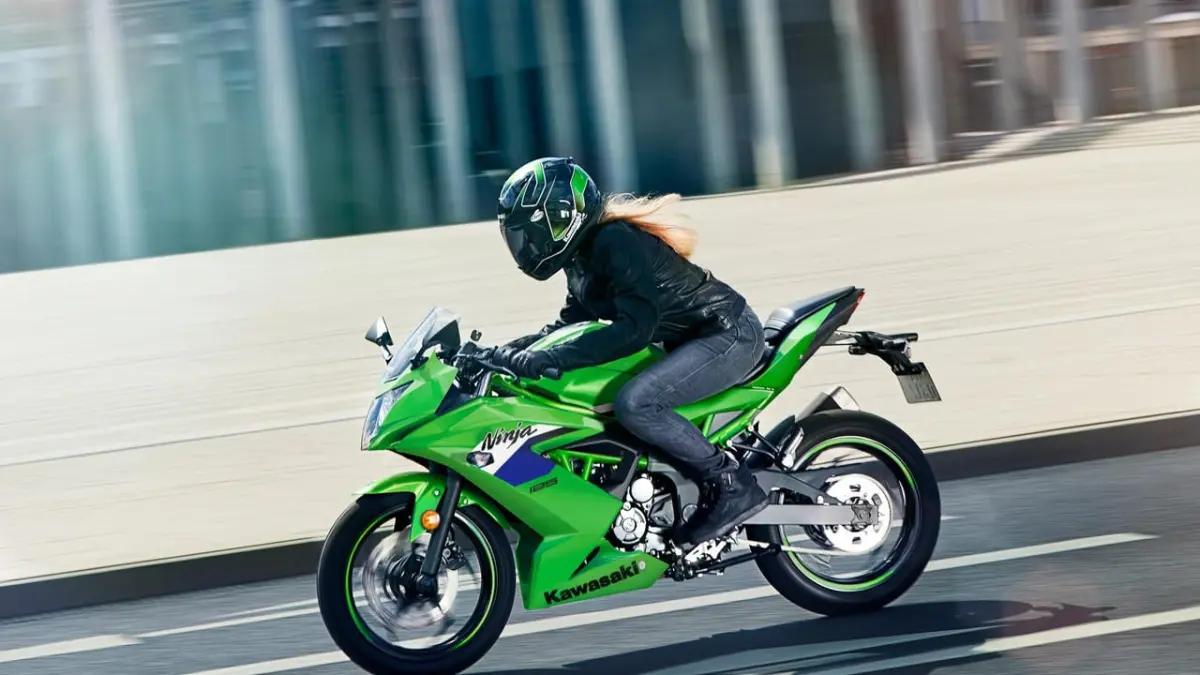 MOTOR SPORT: Kawasaki Eropa baru saja meluncurkan Kawasaki Ninja 125 yang dijual di pasaran Eropa senilai Rp105 jutaan per unitnya.(Kawasaki EU)