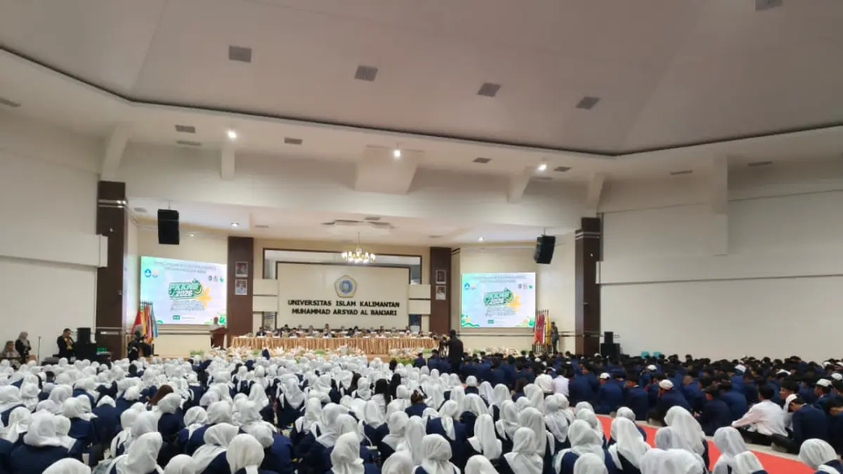 PKKMB: Ribuan mahasiswa mengikuti PKKMB yang digelar UNISKA di Kampus Handil Bakti, Kamis (10/9/2026).(Foto: UNISKA MAB)