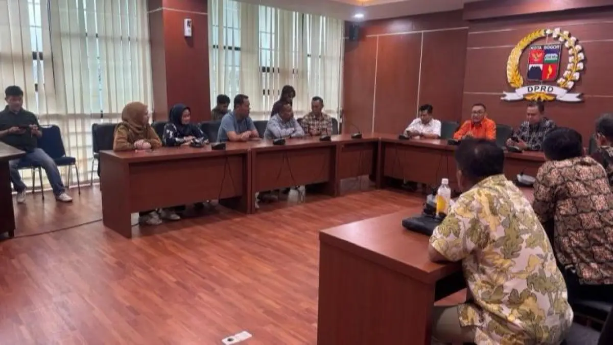 Sejumlah anggota DPRD Banjarmasin saat menggelar kunjungan kerja ke salah satu daerah di Indonesia. Agenda kunjungan kerja menjadi salah satu kegiatan dewan yang menggunakan transportasi udara.(Foto: Humas Sekretariat Dewan Kota Banjarmasin untuk Radar Banjarmasin)
