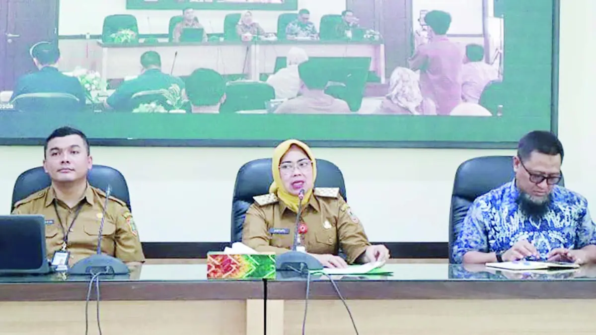 EKSPOSE: Kepala Bappeda Kalsel, Dr. Ir. Suprapti Tri Astuti saat menghadiri Ekspose Antara dan Focus Group Discussion (FGD) Kajian KEK Mekar Putih, Senin (11/5) lalu.&nbsp;
(MC KALSEL)&nbsp;