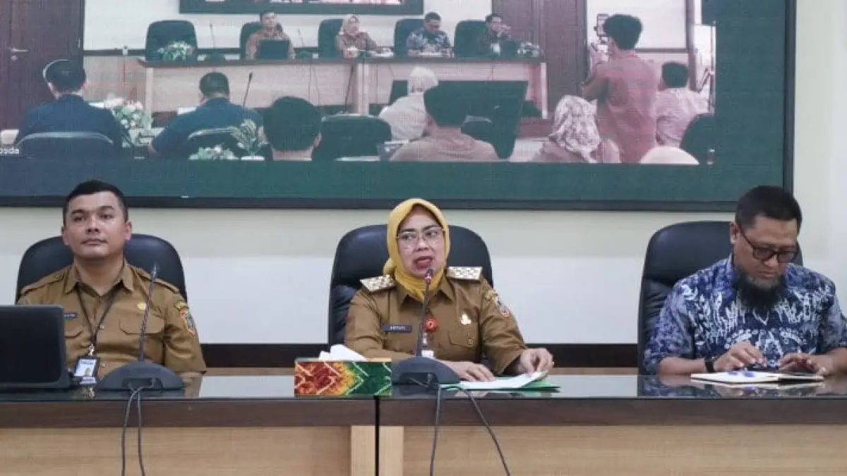EKSPOSE: Kepala Bappeda Kalsel, Dr. Ir. Suprapti Tri Astuti saat menghadiri Ekspose Antara dan Focus Group Discussion (FGD) Kajian KEK Mekar Putih, Senin (11/5) lalu.(MC KALSEL)&nbsp;&nbsp;