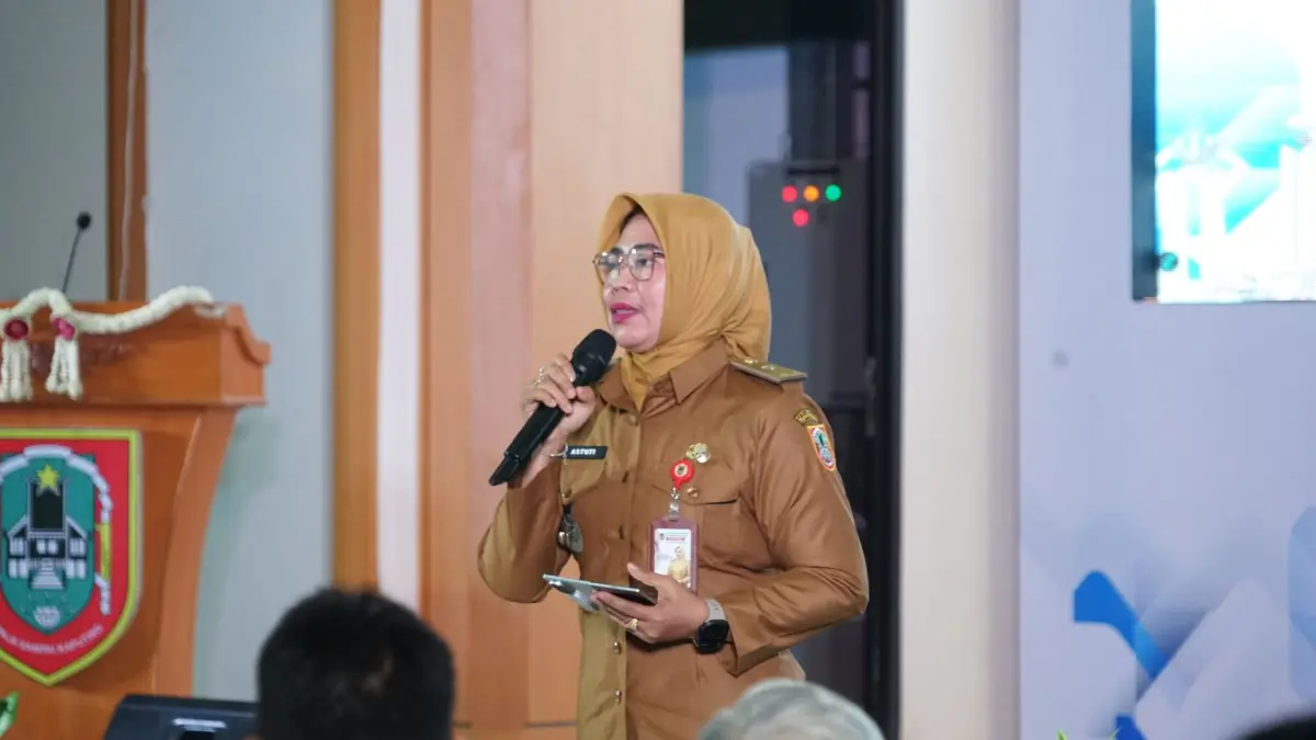 BERBICARA: Kepala Bappeda Kalsel, Dr. Ir. Suprapti Tri Astuti saat berbicara di Forum Konsultasi Publik Rencana Kerja Pemerintah Daerah (RKPD) Provinsi Kalimantan Selatan Tahun 2027 di Aula Bappeda Kalsel, Selasa (10/2).