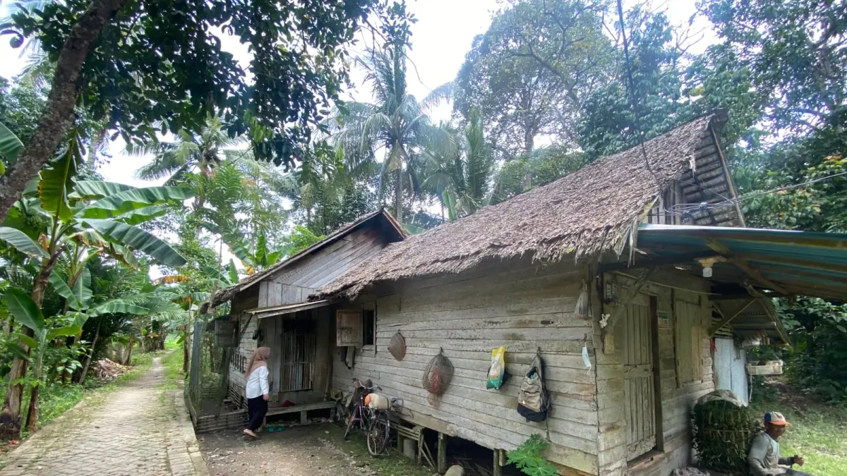 DIBEDAH: Ratusan rumah warga di HST sudah dibedah, tahun ini target 1.000 unit. (Foto: Jamaluddin/Radar Banjarmasin).