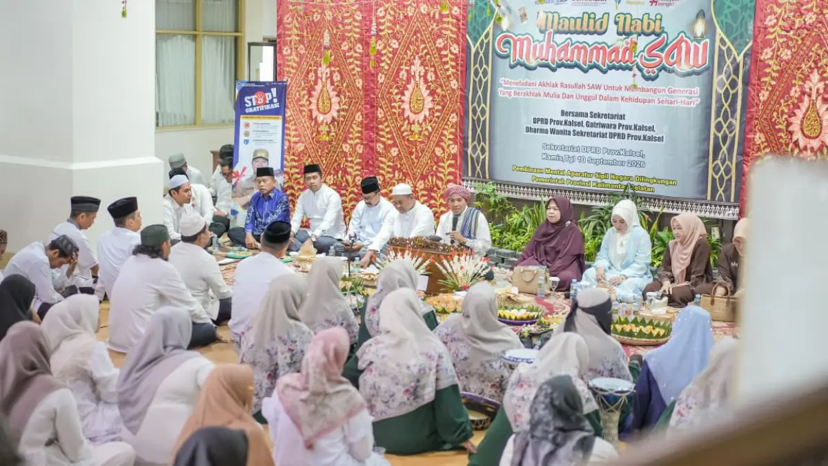 Sekretariat DPRD Provinsi Kalimantan Selatan menggelar peringatan Maulid Nabi Muhammad SAW, di Lobi DPRD Kalesl, Kamis (10/9/2026). (Humas DPRD Kalsel)