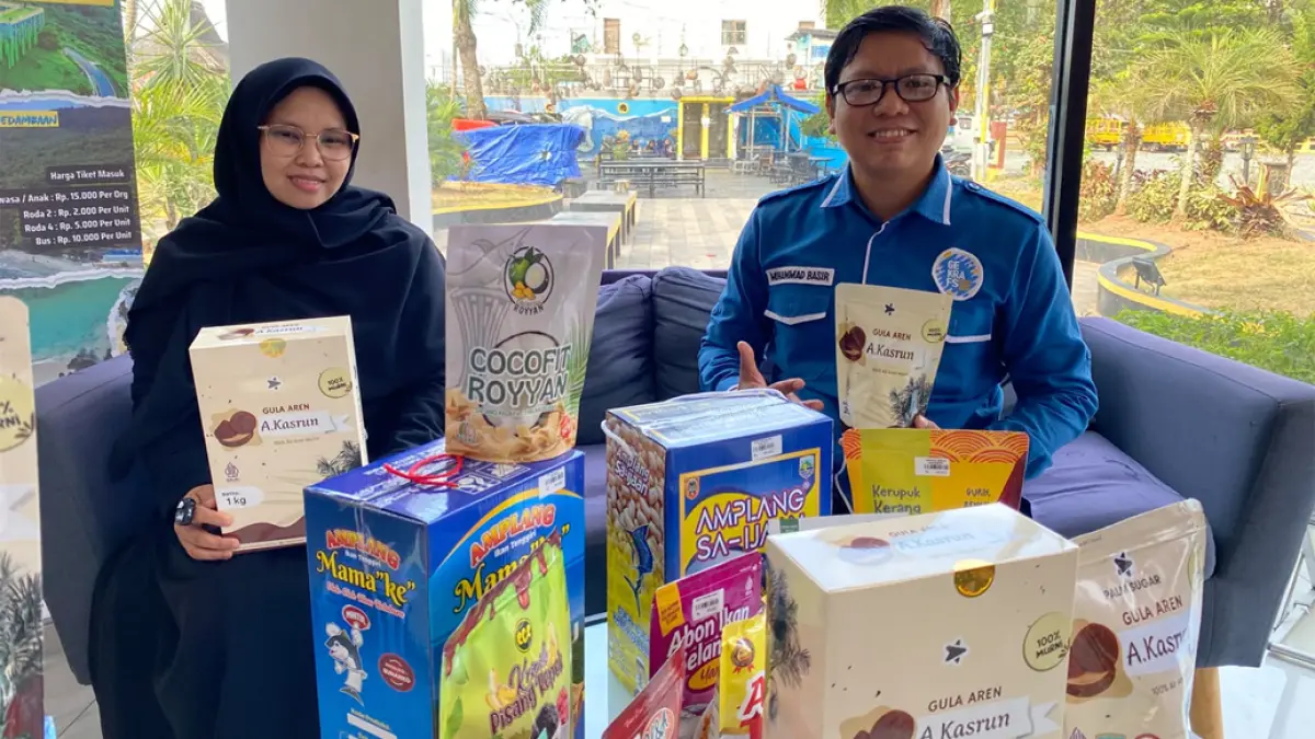 SERIUS: Apriliani Kasrun menjelaskan kesiapan Gula Aren Tirawan menuju China-ASEAN Expo 2026, didampingi Ketua Gekrafs Kotabaru Basir.