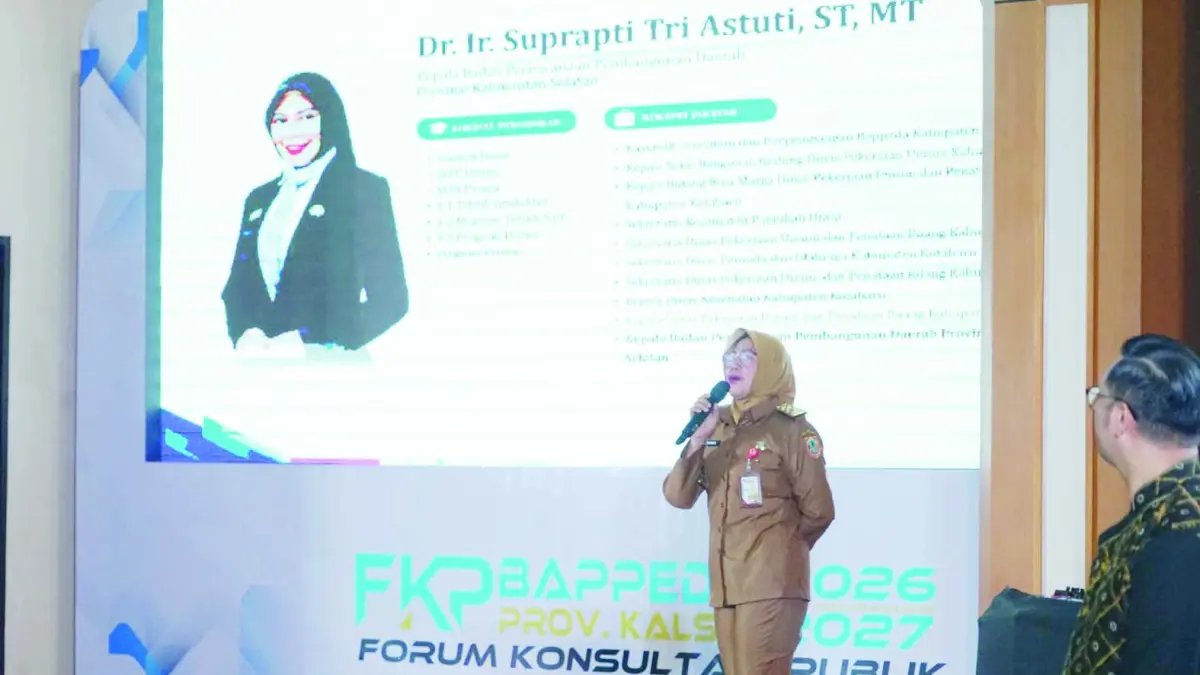 RENCANA KERJA: Kepala Bappeda Kalsel, Dr. Ir. Suprapti Tri Astuti saat berbicara di Forum Konsultasi Publik Rencana Kerja Pemerintah Daerah (RKPD) Provinsi Kalimantan Selatan Tahun 2027 di Aula Bappeda Kalsel, Selasa (10/2).