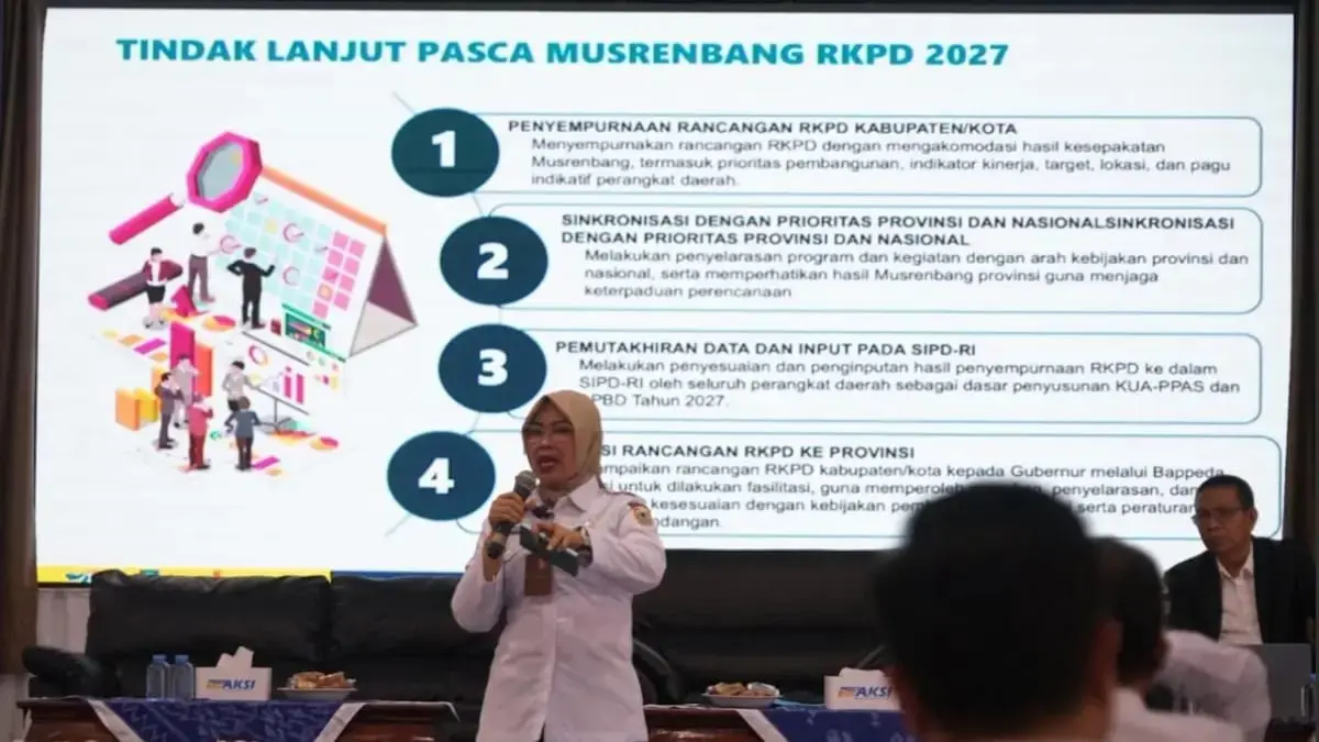 BERBICARA: Kepala Bappeda Kalimantan Selatan, Ir. Suprapti Tri Astuti saat berbicara dalam acara Tindak Lanjut Pasca Musrenbang RKPD 2027.&nbsp; (BAPPEDA KALSEL UNTUK RADAR BANJARMASIN)