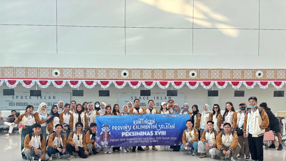 MOMEN: Rombongan kontingen Kalimantan Selatan berfoto bersama usai mengikuti rangkaian Peksiminas XVIII di Universitas Jember, Jawa Timur.