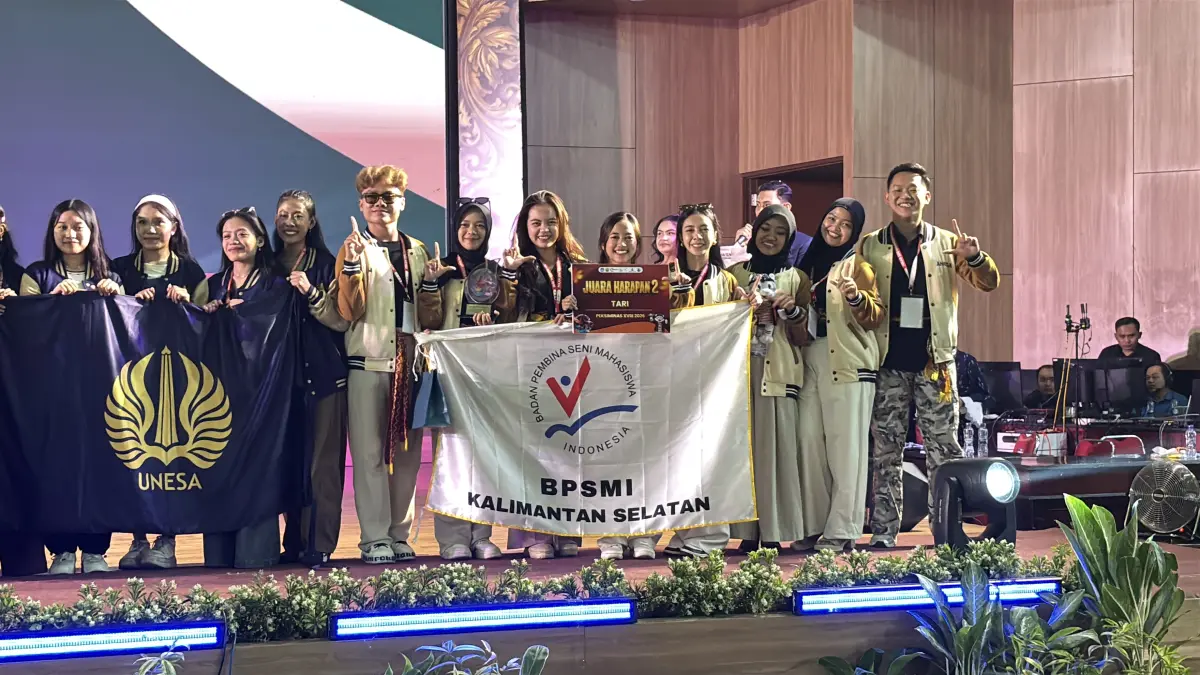 PRESTASI: Tim Tari Indonesia ULM menerima penghargaan Harapan 2 pada Peksiminas XVIII, sekaligus menyumbang salah satu medali bagi kontingen Kalsel.